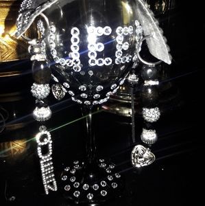 Customized "QUEEN" Wine Glass & Cover Set